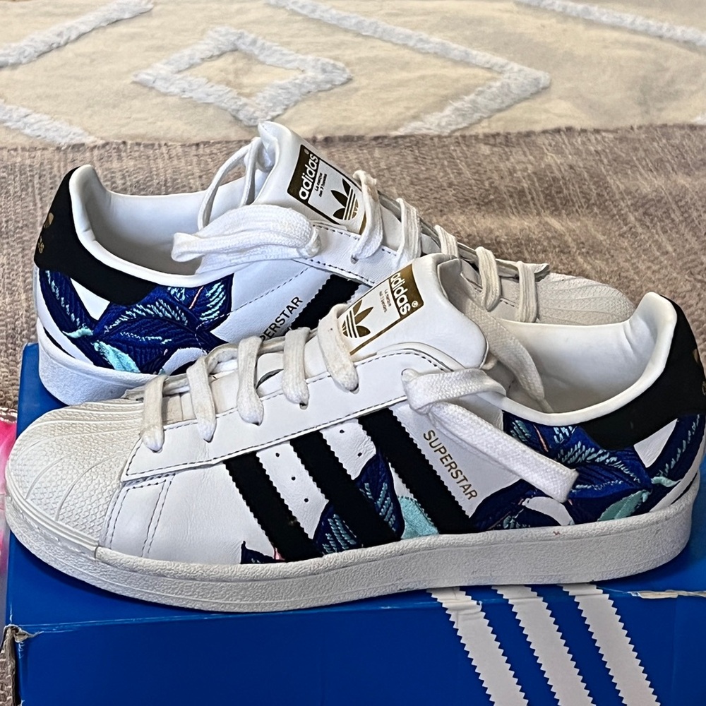 RARE Adidas Originals Superstar Farm Rio Blue Floral Women's Sz 7/8